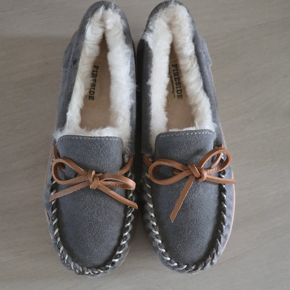 Dearfoams Fireside Gray Suede Moccasin Slippers Womens Size 6 NWOT